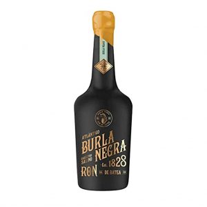 botella de ron burla negra